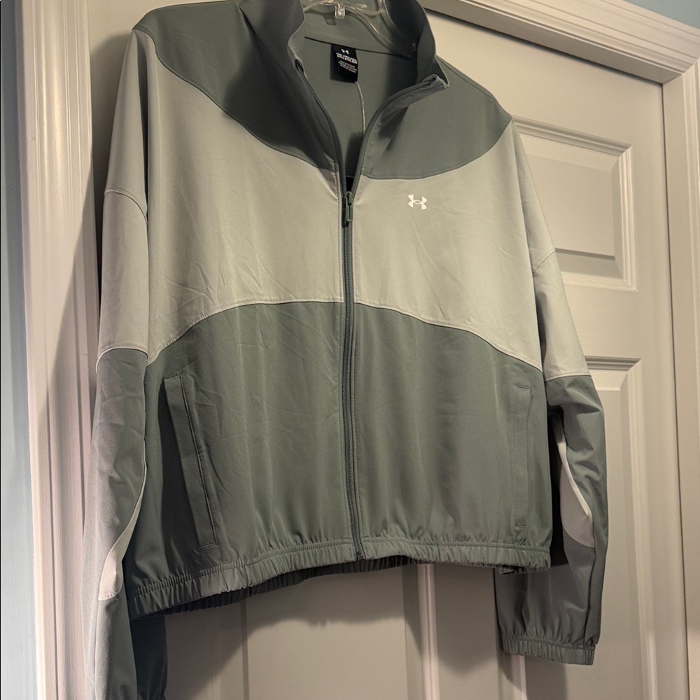 Under Armour Women’s Two-Tone Green Jacket Size  2XL NWT